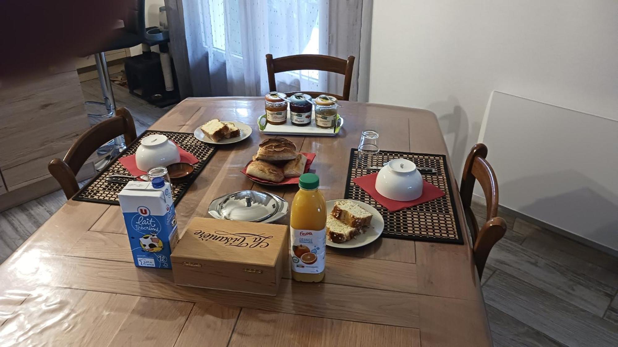 A La Joie De Vivre Chez L'Habitant Banat エクステリア 写真